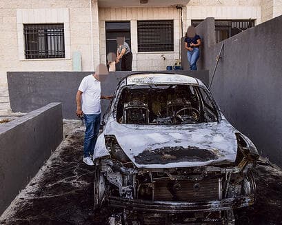 מכונית שהוצתה בטייבה. "מאז המלחמה הכל השתנה"