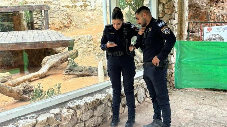 Les forces de police sur les lieux du zoo biblique