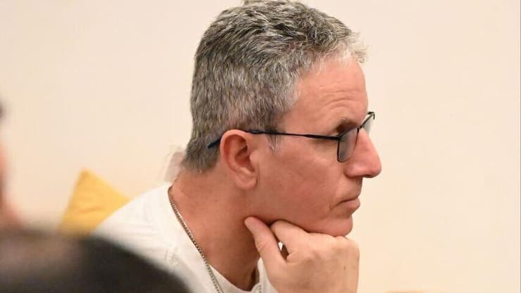 משפחות חטופים בפגישה במטה החטופים בתל אביב עם סטיב וויטקוף