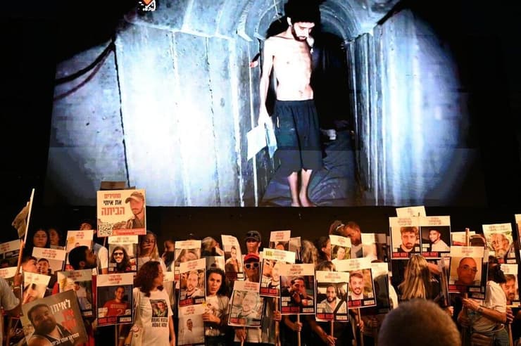 עצרת בכיכר החטופים