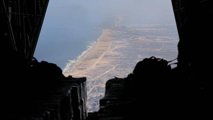 הצנחת סיוע הומניטרי לרצועה על ידי צבא ירדן