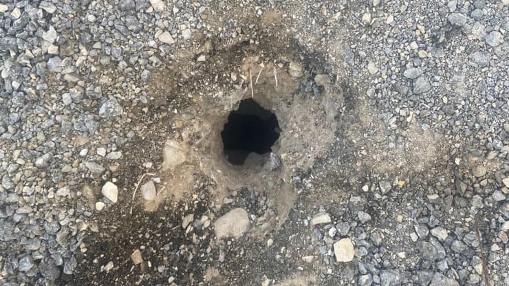 חסימה בכביש 90 באזור עין גדי בעקבות בולען שנפער