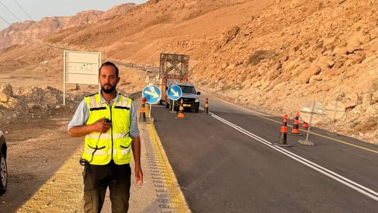 חסימה בכביש 90 באזור עין גדי בעקבות בולען שנפער