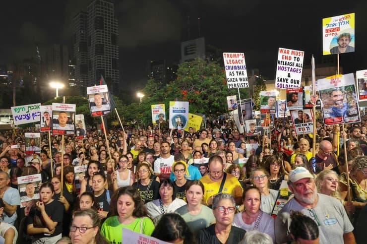 עצרת בכיכר החטופים