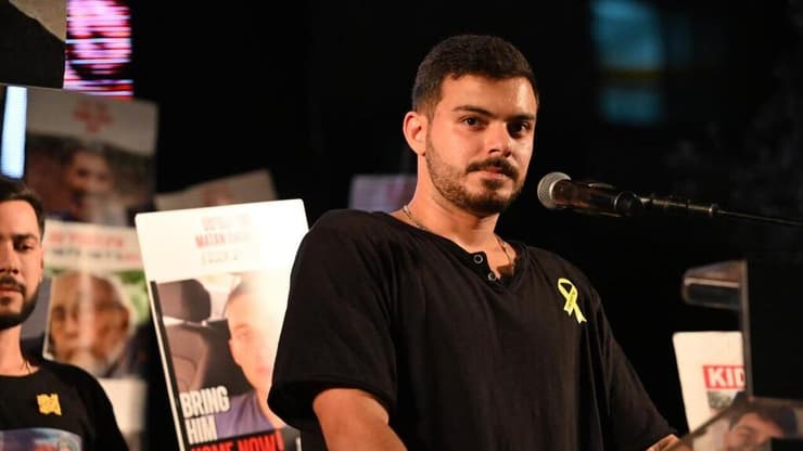 "הדבר הראשון שחיפשתי זה העיניים שלו". ונקרט (צילום: פאולינה פטימר) עצרת בכיכר החטופים