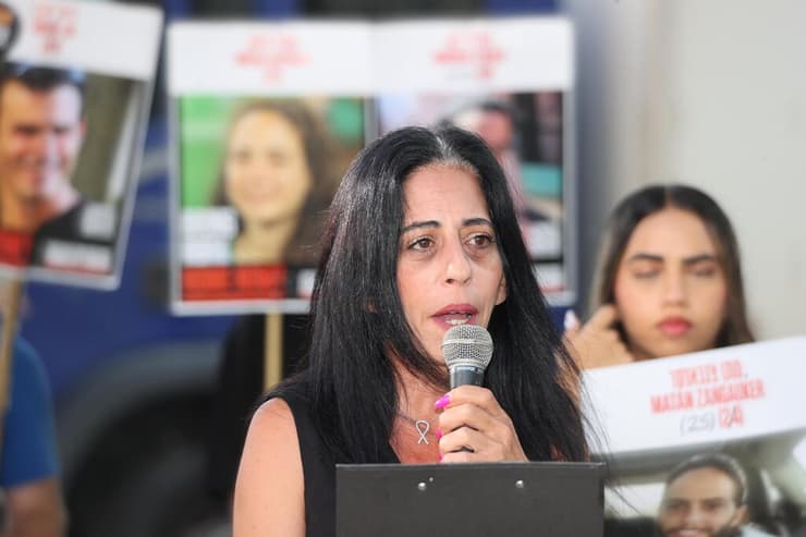 הצהרת משפחות חטופים בשער בגין