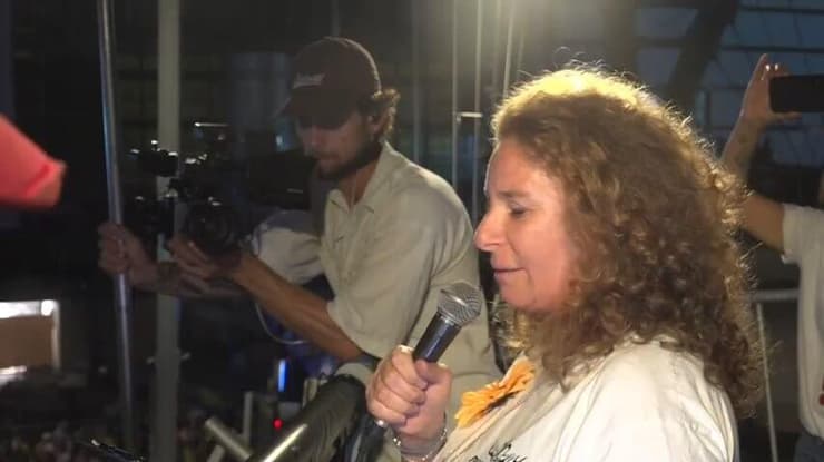 הפגנה בדרך בגין