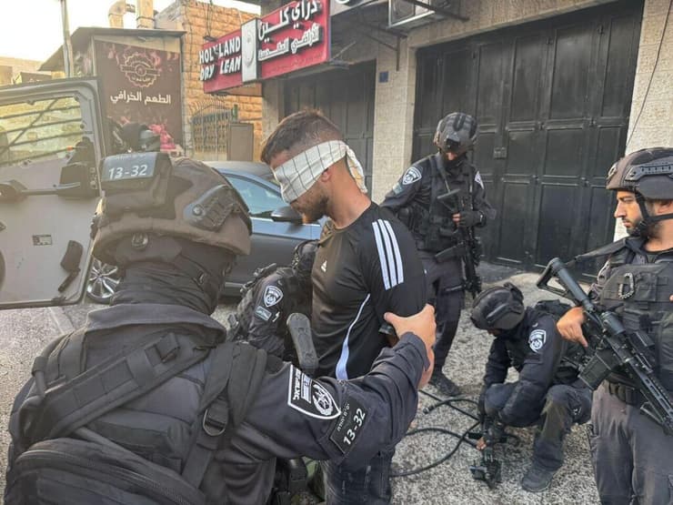 תיעוד ממעצר החשוד (צילום: דוברות המשטרה ) תיעוד מרגעי המעצר של החשוד באונס תיירת בשנת 2020