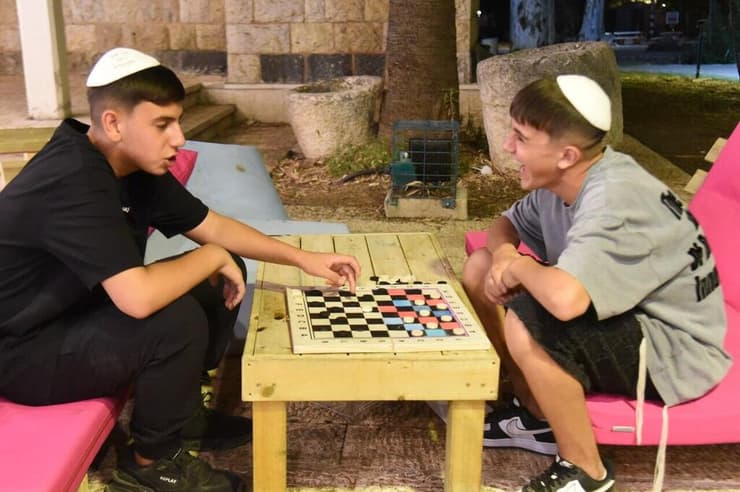 פעילות לילית לבני נוער בקריית שמונה בחופש הגדול