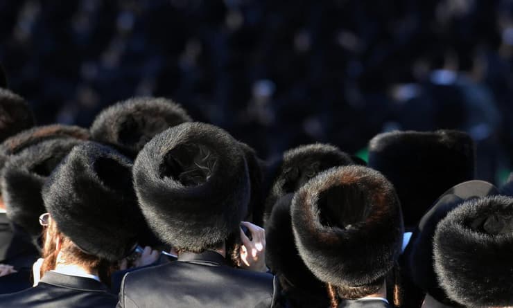 חסידי גור בחתונה נכדו של האדמו"ר ב-2007, ארכיון