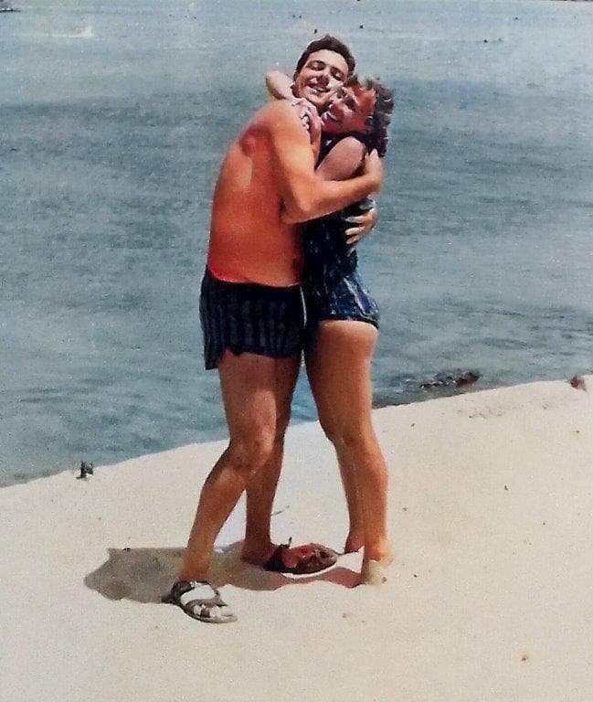 עמוס שלו ואשתו מרגלית