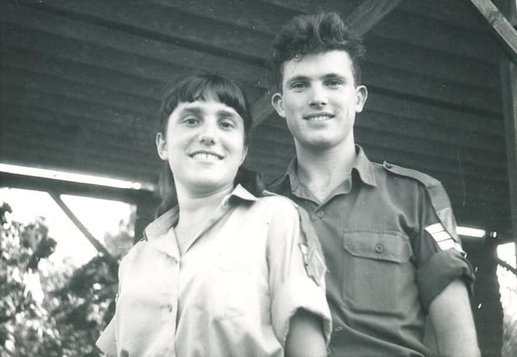 מוטי גולן ואסתר