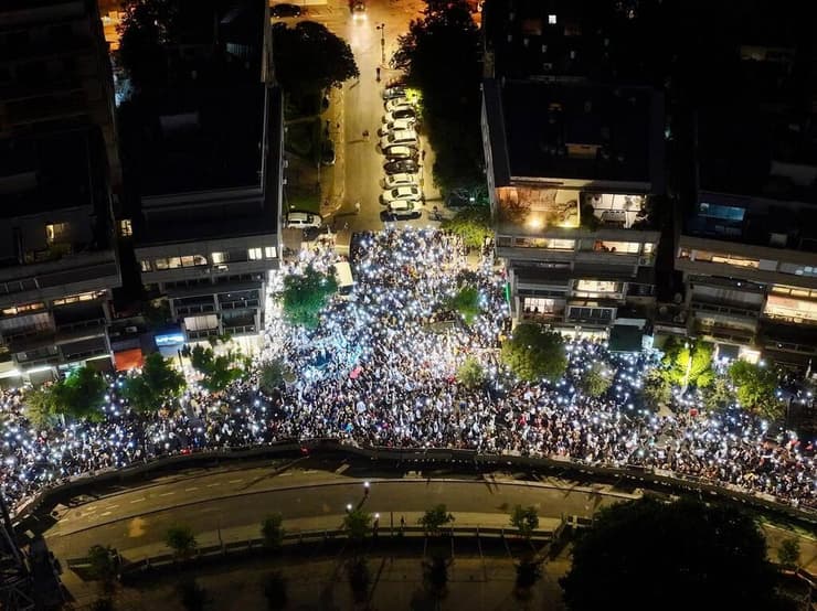 הפגנת תמיכה ביועמ"שית בכיכר המדינה