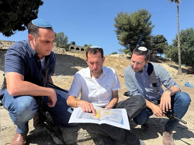 יוסי דגן ב"ישיבת עבודה" על הקמת שא-נור מחדש (צילום: מועצת שומרון) יוסי דגן ראש מועצת שומרון בישיבת עבודה על הקמת שא-נור מחדש