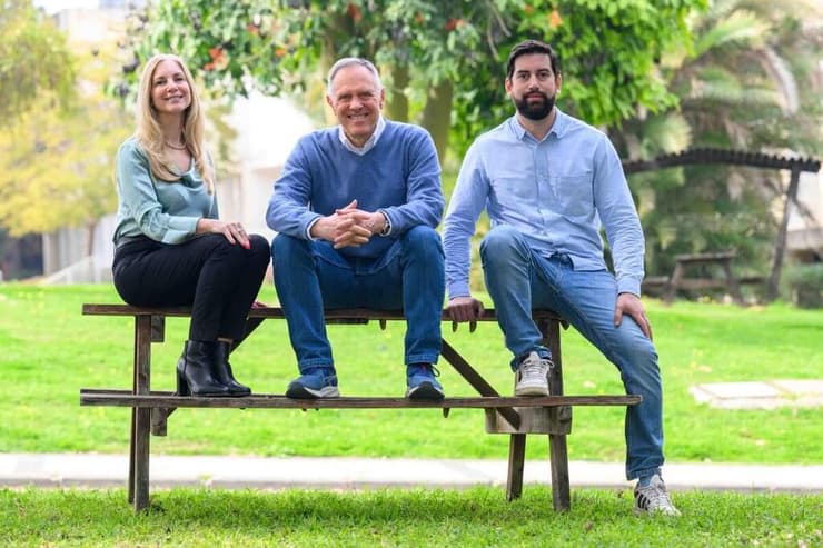 מימין: ד"ר אוסקר גאיירדו-נבארו, פרופ' יואל סטבנס וד"ר רינת ארבל-גורן