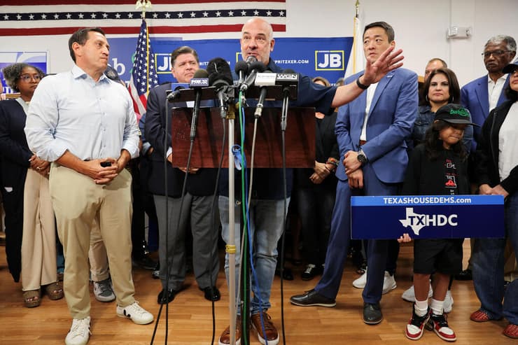 ארה"ב טקסס מרד מחוקקים דמוקרטים ברחו ל אילינוי המחוקק כריס טרנר מושל אילינוי ג'יי בי פריצקר