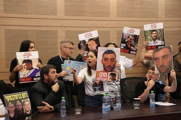 הצבעה בוועדת הכנסת להחלפת אדלשטיין בביסמוט בתפקיד יו"ר ועדת חוץ וביטחון