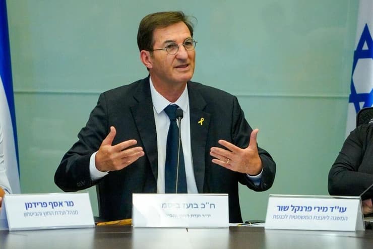 ביסמוט לאחר מינויו ליו"ר ועדת החוץ והביטחון