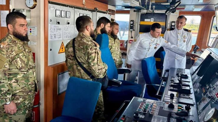 אנקרה תעמיק אחיזה בדמשק? משלחת סורית בתערוכה ביטחונית בטורקיה פינת יא אללה ליאור בן ארי משלחת מ סוריה תערוכה ביטחונית ב טורקיה