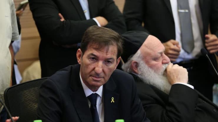 גולדקנופף לצד ביסמוט. ההתנגדות הולכת ומעמיקה (צילום: אלכס קולומויסקי) דיון מינוי יו"ר ועדת חוץ וביטחון בוועדת הכנסת