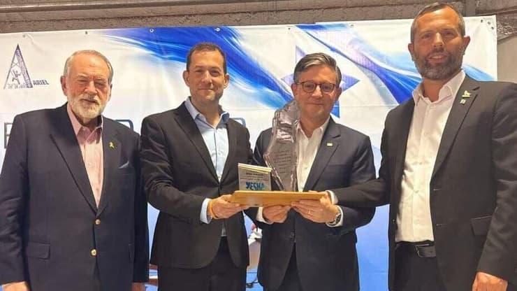 יו"ר בית הנבחרים של ארה״ב מייק ג'ונסון בביקור בשומרון ביחד עם השגריר מייק האקבי וחברי מועצת יש"ע