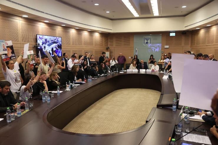 הצבעה בוועדת הכנסת להחלפת אדלשטיין בביסמוט בתפקיד יו"ר ועדת חוץ וביטחון