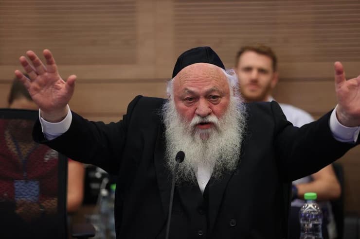 "הפוליטיקאים החרדים לא מייצגים את רוב המגזר החרדי". יצחק גולקנופף (צילום: אלכס קולומויסקי) יצחק גולקנופף בוועדת הכנסת