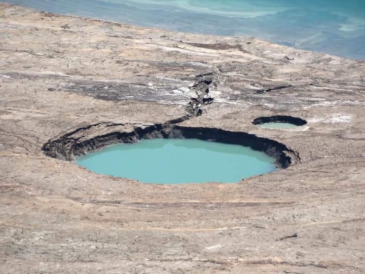 בולען גדול סמוך לים המלח