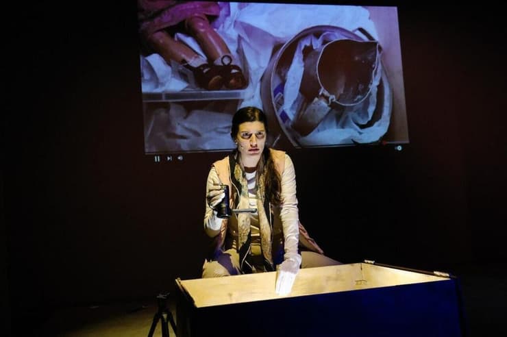 מתוך "האוצרת"