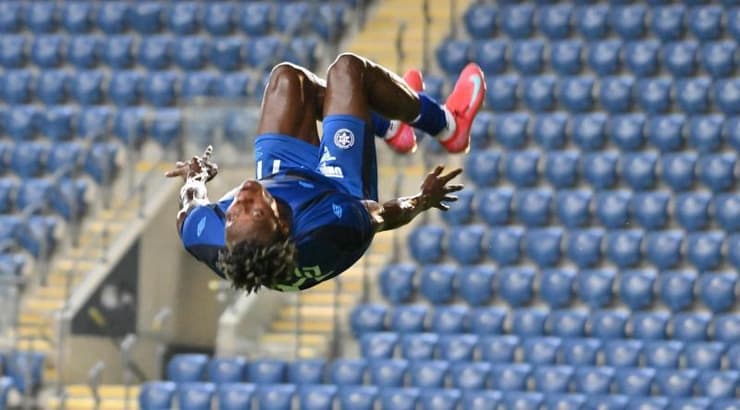 חוסה קורטס חוגג בסלטה (ראובן שוורץ) חוסה קורטס חוגג בסלטה