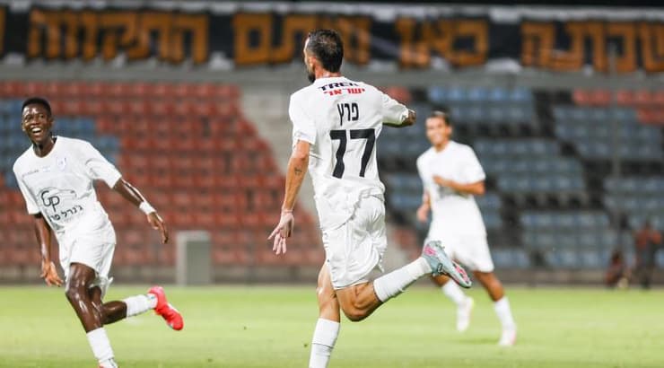 רונן פרץ רץ לחגוג (שחר גרוס) רונן פרץ רץ לחגוג