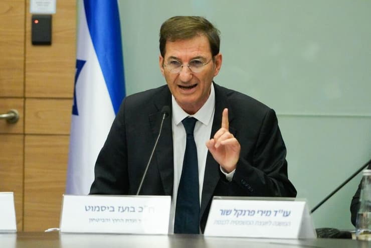 אדלשטיין תקף את הנוסח של ביסמוט: "פלסטר פוליטי במקום חוק היסטורי" (צילום: שלו שלום ) ביסמוט לאחר מינויו ליו"ר ועדת החוץ והביטחון