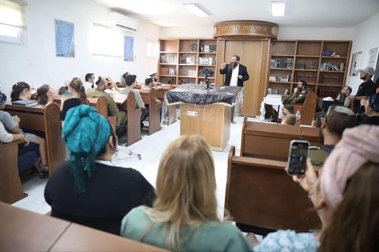 חנוכת בית הכנסת במוצב "חץ שחור"