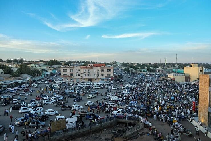 אל-פאשיר, בימים רגועים יותר ב-2017. אפילו המזון של החיות הולך ואוזל כעת (צילום: Wikimedia / Evon2023) אל-פאשיר סודן ארכיון 2017
