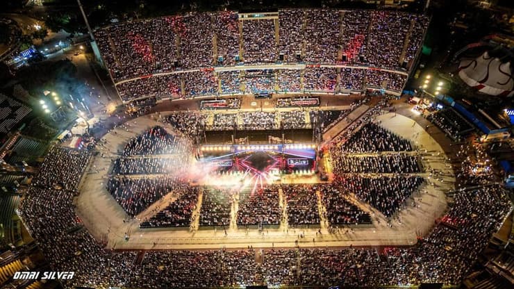 מתוך ההופעה של עומר אדם באצטדיון רמת גן (צילום: עומרי סילבר) מתוך ההופעה של עומר אדם באצטדיון רמת גן