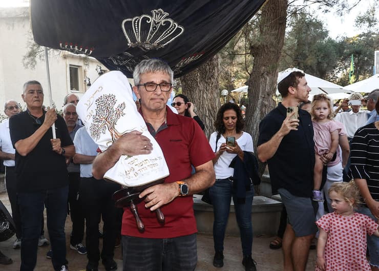  טקס הכנסת ספר תורה בכפר עזה לזכרו של סא״ל תומר גרינברג ז"ל