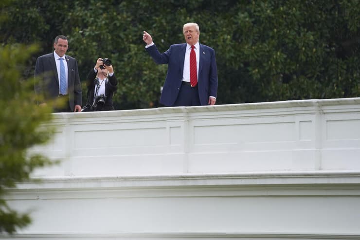 נשיא ארה"ב טראמפ על גג הבית הלבן