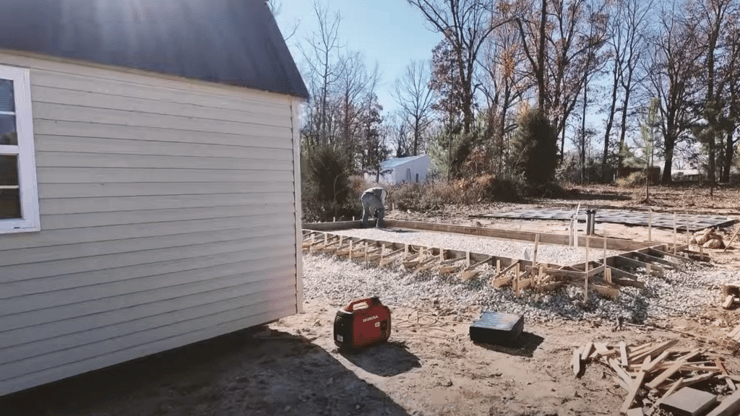 "המשימה שלנו? להפריד את עצמנו מהחברה הכושלת". עבודות הבנייה בארקנסו בחזרה לאדמה עיירה יישוב לבן לבנים בלבד רק ארקנסו ארה"ב ארהב ארצות הברית דרום אריק ארוול פיטר סרי אנטישמיות אוזרק אוזרקס