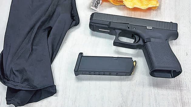 נשק שהמשטרה מצאה בחזקת חברי כנופיית SSQ