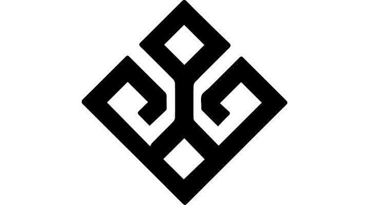 נוצר בהשראת העם הנורדי, מושא הערצתם של הנאצים. סמל "בחזרה לאדמה" (מתוך חשבון ה-Substack של Return To The Land) סמל ב"חזרה לאדמה"