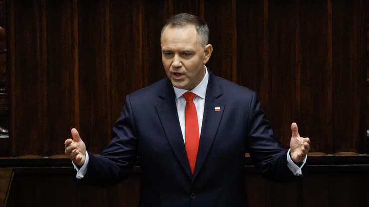 קרול נברוצקי הושבע ל נשיא פולין