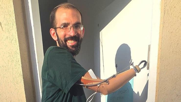 עמיחי שינדלר ומשפחתו חוזרים לקיבוץ בכרם שלום