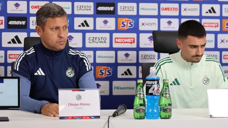 פלורס ובטאיי (צילום: האתר הרשמי של מכבי חיפה ) דייגו פלורס