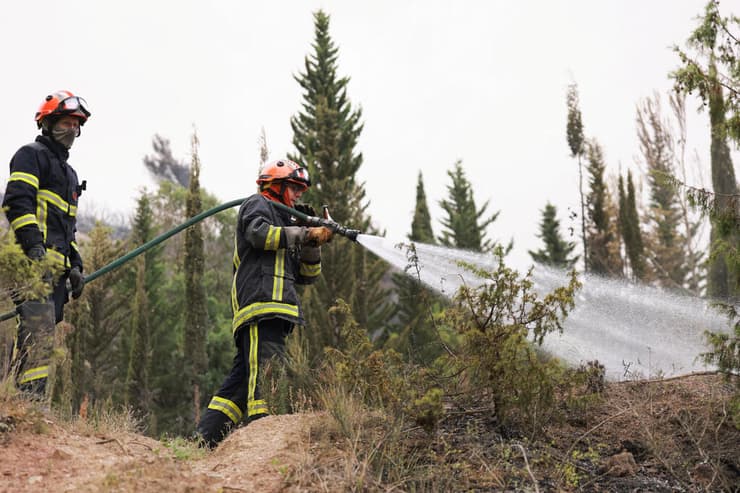 צילום: REUTERS/Manon Cruz צרפת שריפה ענקית יותר גדול מ פריז