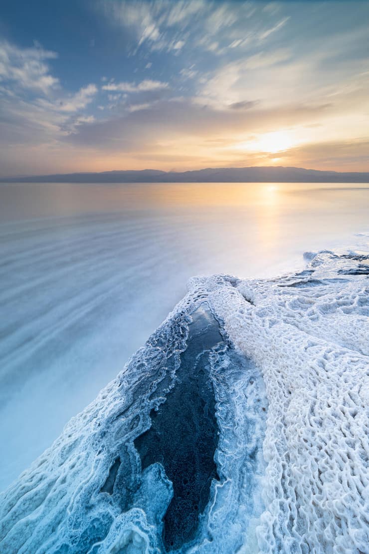 זריחה קסומה מעל ים המלח, נוף חד פעמי שנמצא בסכנת היעלמות