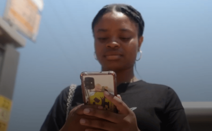 כרטיס לשגרה של ג'ויס מולנגה (צילום: ירון שרון) כרטיס לשגרה של ג'ויס מולנגה