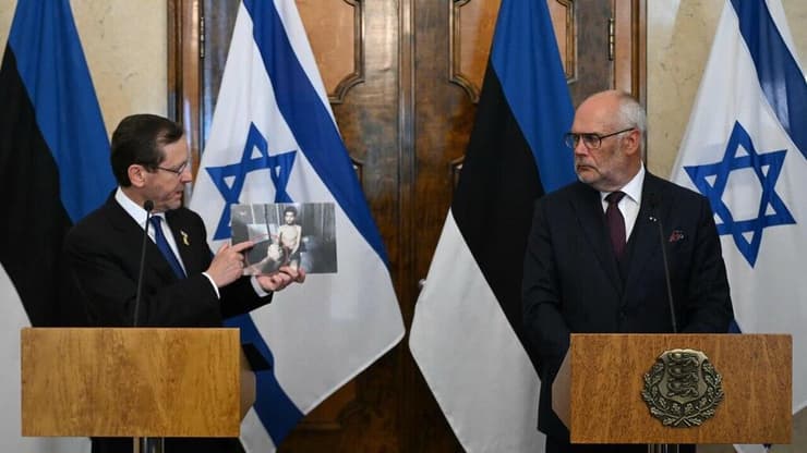 נשיא המדינה בארמון הנשיאות בטאלין, אסטוניה