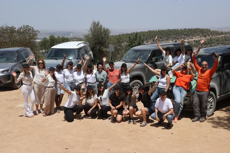 טיול שטח בהרי ירושלים של נשות המילואימניקים, בליוויו של קובי בצלאל