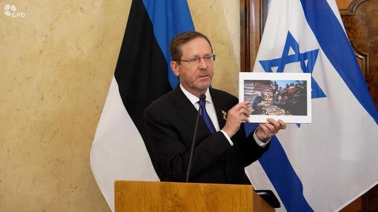 נשיא המדינה בארמון הנשיאות בטאלין, אסטוניה