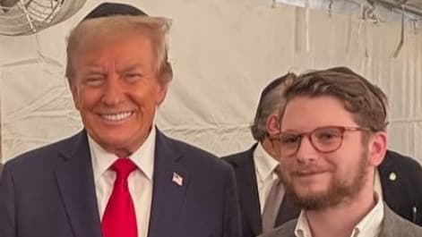 "הרפובליקנים מאוד סקפטיים לגביי כי אני עדיין רשום כדמוקרט". שבוס עם טראמפ (צילום: מתוך אינסטגרם) שאבאס עם טראמפ